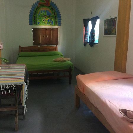 Gundi y Tomas Casa de Huespedes Hotel Puerto Ángel Екстериор снимка